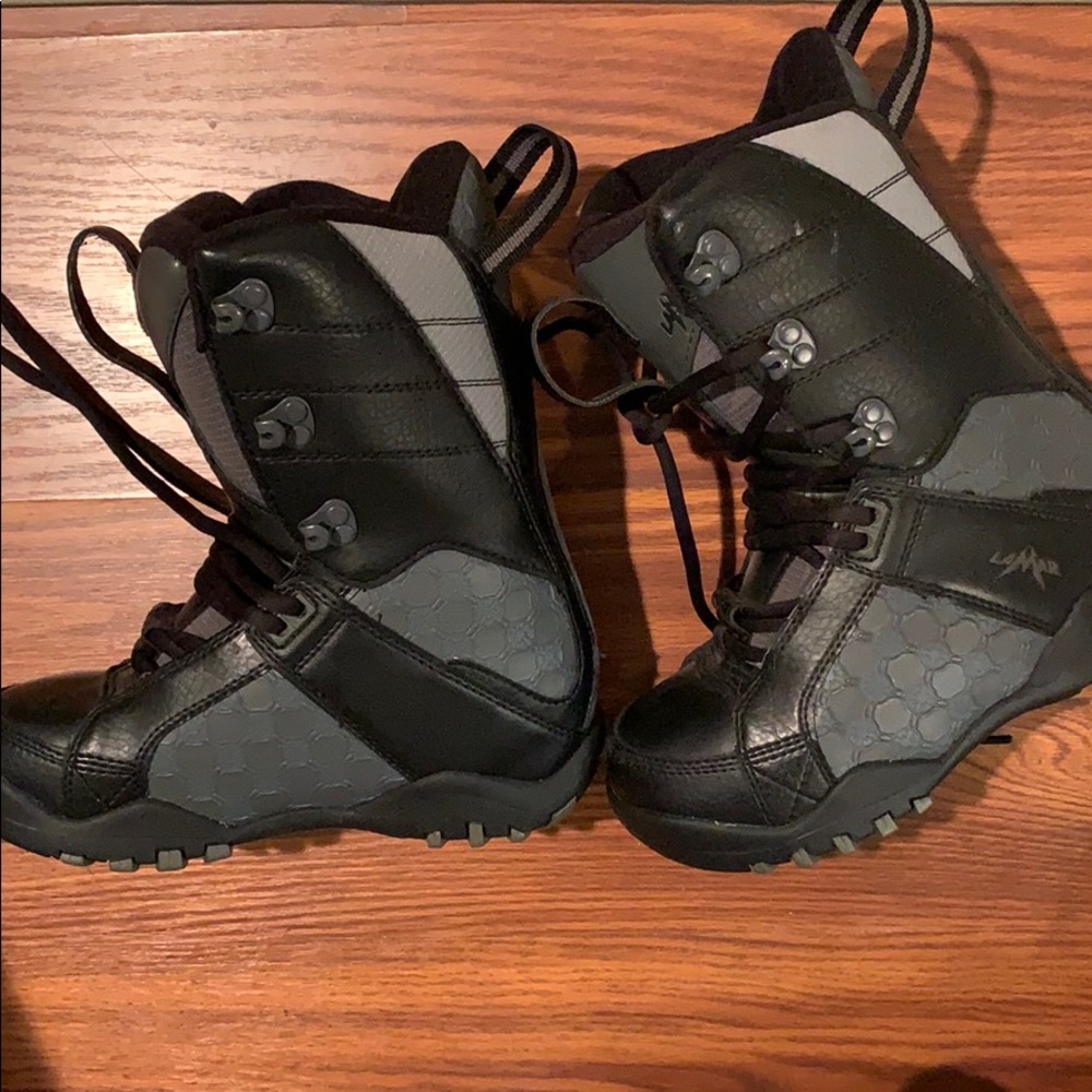 Snowboarding boots